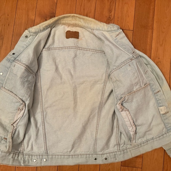 Vintage 1990s Levi’s trucker style distressed / worn Jean jacket size Small - Picture 3 of 16